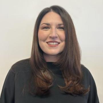 Headshot of Felicia Sawyer