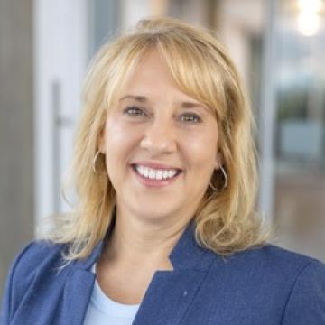 Headshot of Kim Andrews