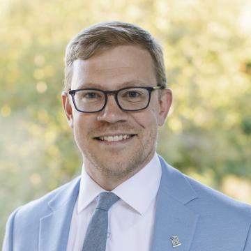 Headshot of Thomas Mika