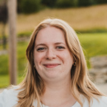 Headshot of Rachel Newton