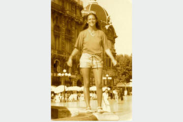 Julia McDermott in the Place de la Com&eacute;die in Montpellier, France, in 1979.